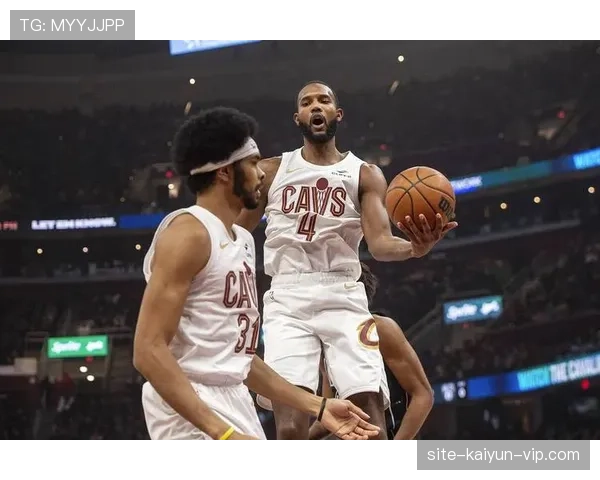 埃文·莫布里挡拆制造错位拉开内线得分差距