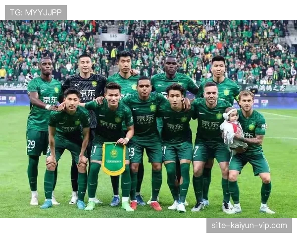 国安新帅战术突变引发队内震荡：昔日“铁血防线”为何成为球队争冠路上的最大隐患？